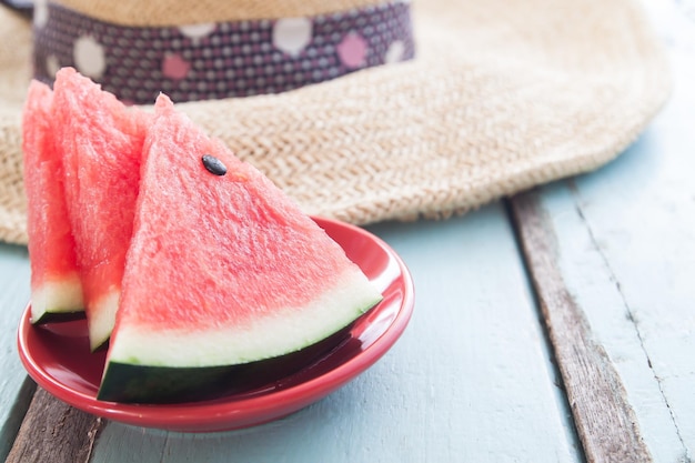 Nahaufnahme von Wassermelonenschnitten auf dem Tisch