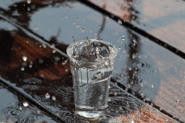 Foto nahaufnahme von wassertropfen auf glas