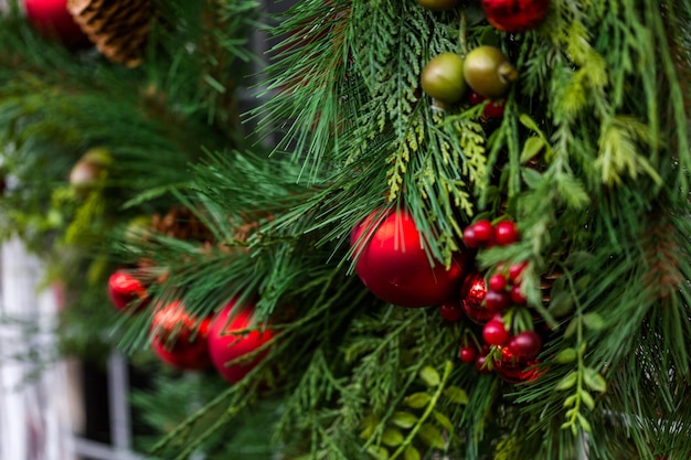 Nahaufnahme von Weihnachtsschmuck.