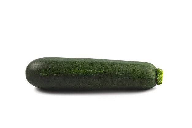 Foto nahaufnahme von zucchini vor weißem hintergrund