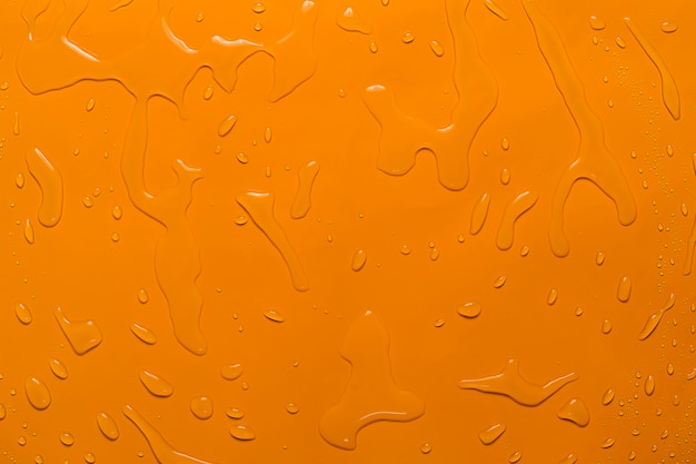 Nahaufnahme Wassertropfen orange Hintergrund