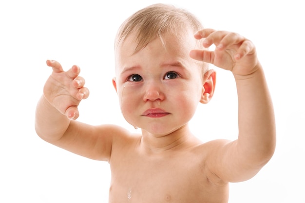 Nahaufnahmeaufnahme eines verärgerten kleinen Jungen, der weint