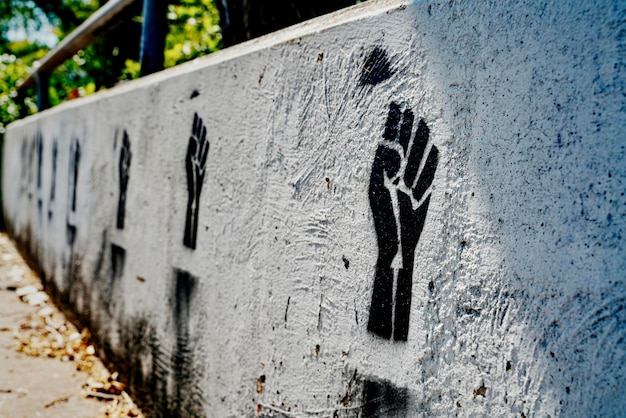 Nahaufnahmen von schwarzen Leben sind wichtig. Graffiti an der Wand.