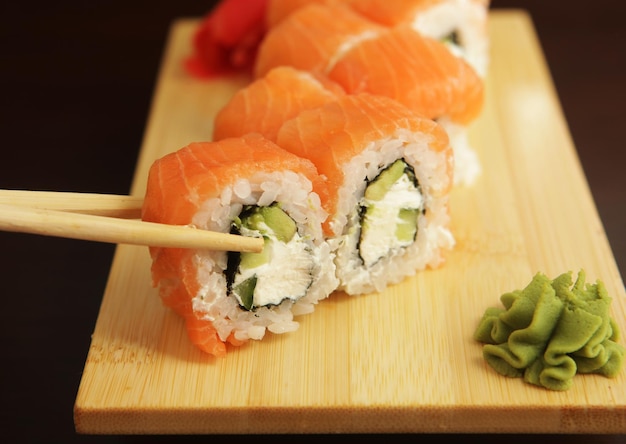 Nahes hohes Bild des japanischen Sushi