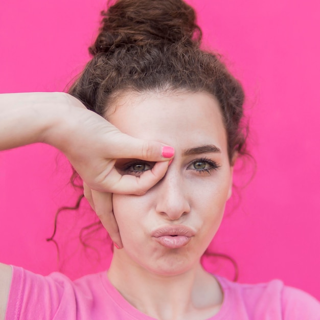 Foto nahes junges mädchen mit grünen augen