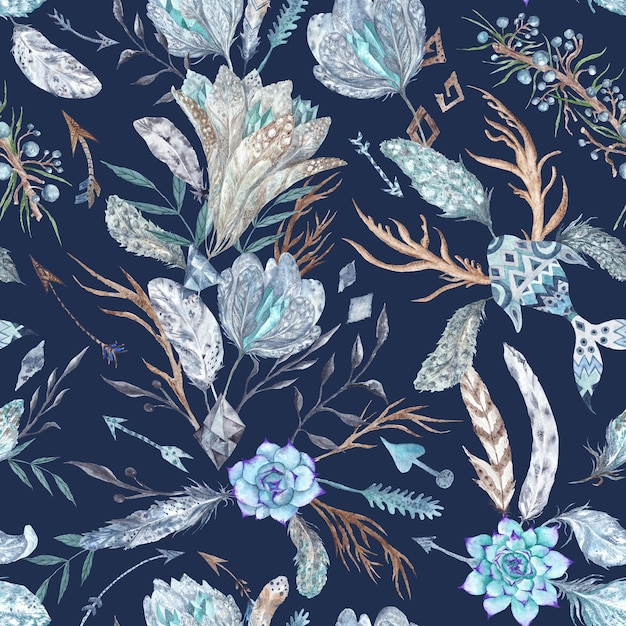 Nahtlose Textur mit Federn, Blumen und Kristallen isoliert auf dunkelblauem Hintergrund für Textil- und Tapetendesign