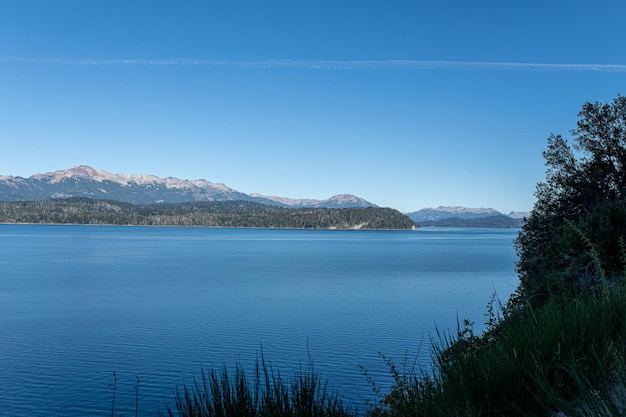Nahuel Huapi, una joya escondida en la Patagonia, revela sus maravillas secretas a través de su fascinante lago y su naturaleza virgen