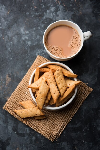 Namakpare o Salado Shakarpara, shakarpare o namkeen Shankarpali, comida popular de Diwali o merienda a la hora del té de Gujarat, India