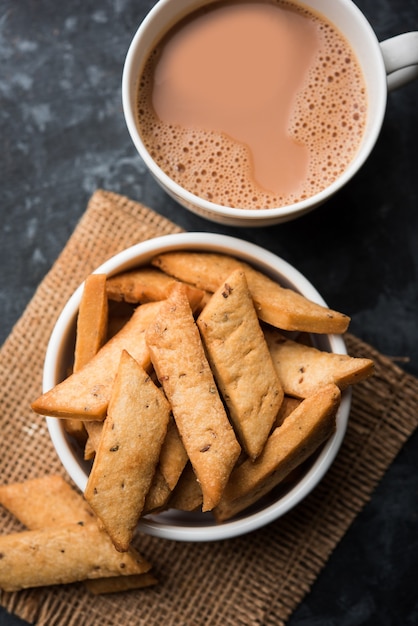 Namakpare o Salado Shakarpara, shakarpare o namkeen Shankarpali, comida popular de Diwali o merienda a la hora del té de Gujarat, India