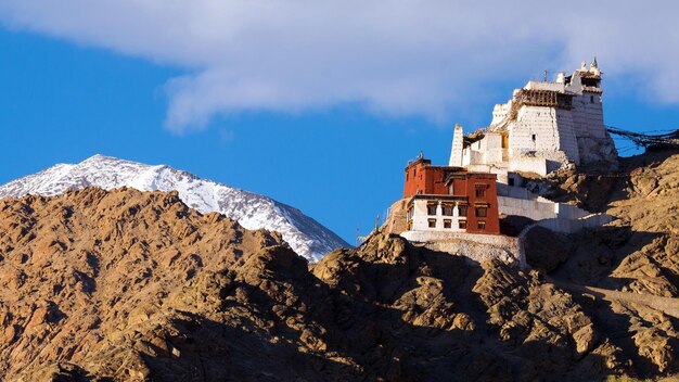 Foto namgyal tsemo gompa principal centro do mosteiro budista em leh ladakh índia
