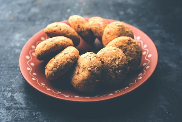 Nan khatai o Nankhatai es una auténtica galleta india dulce y salada sin huevo cargada con frutos secos