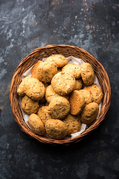 Nan khatai ou Nankhatai é um autêntico biscoito indiano doce e salgado sem ovos, carregado com frutas secas