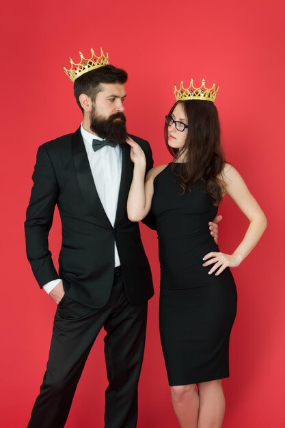 Conceito De Barbearia. Homem Barbudo Na Camisa Xadrez. Cara Casual Expressa  Emoções Humanas. Hipster Impressionado Com Cabelo Comp Foto de Stock -  Imagem de estilo, cara: 249864048