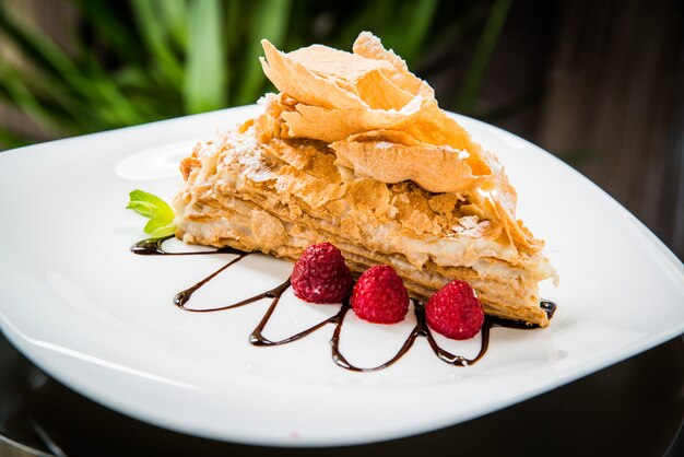 Napoleon-Kuchen mit Butterscotch-Zuckerguss