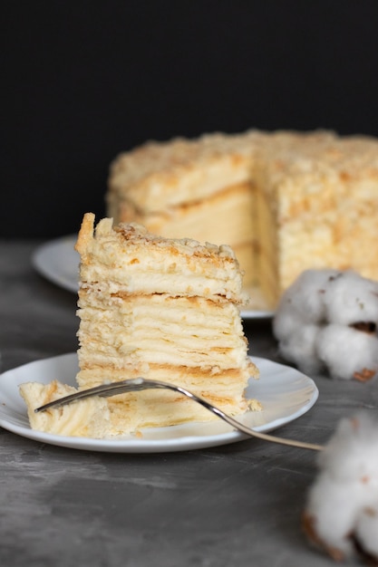 Napoleon-Kuchen mit gesalzenem Karamell