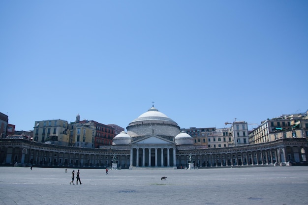 Nápoles Itália Piazza del Plebiscito com a igreja de San Francesco di Paola