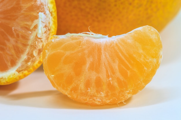 naranja aislada sobre fondo blanco
