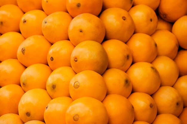 Naranjas frescas en el mercado