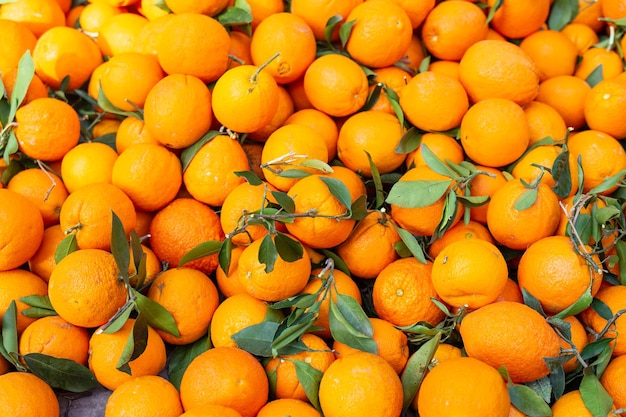 naranjas frescas en el mercado.