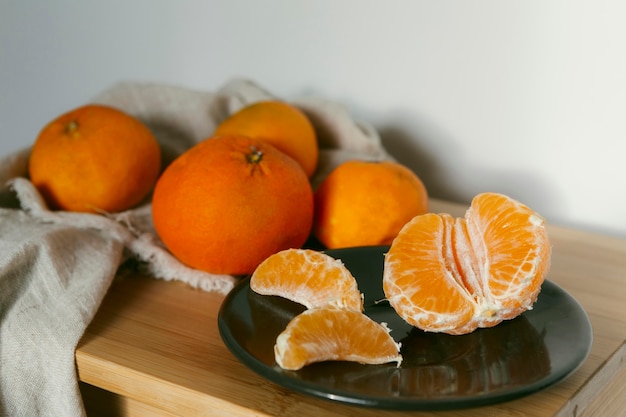 Naranjas frescas en mesa