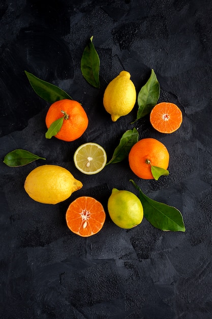 Naranjas, mandarinas y limones vistos desde arriba