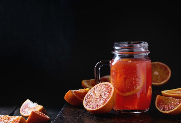 Naranjas sanguinas con jugo