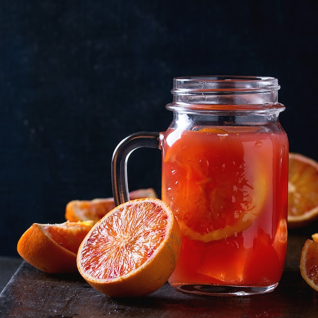 Naranjas sanguinas con jugo