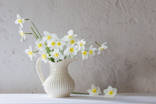 Narcisos en jarra