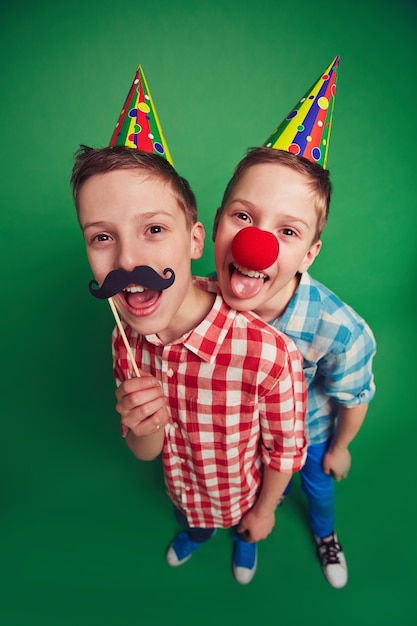 nariz hermanos gemelos de vacaciones de cumpleaños