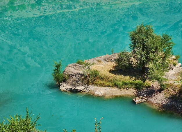 Naryn River se eleva en las montañas Tien Shan en Kirguistán, Asia Central