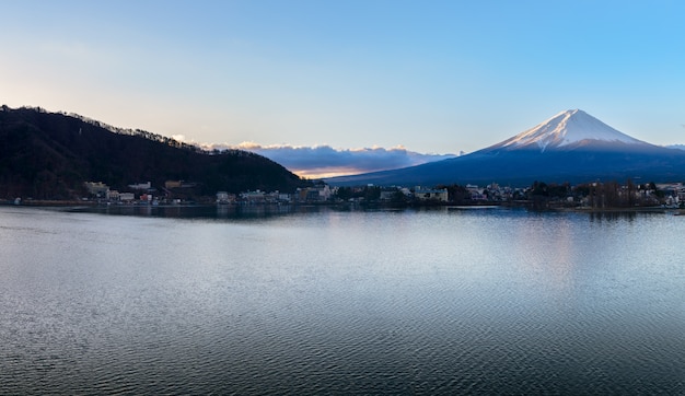 Nascer do sol cênico de fujisan na manhã, japão