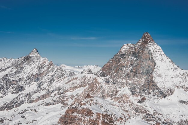 Nascer do sol cênico ou vista do pôr do sol de matterhorn, uma das montanhas suíças mais famosas e icônicas