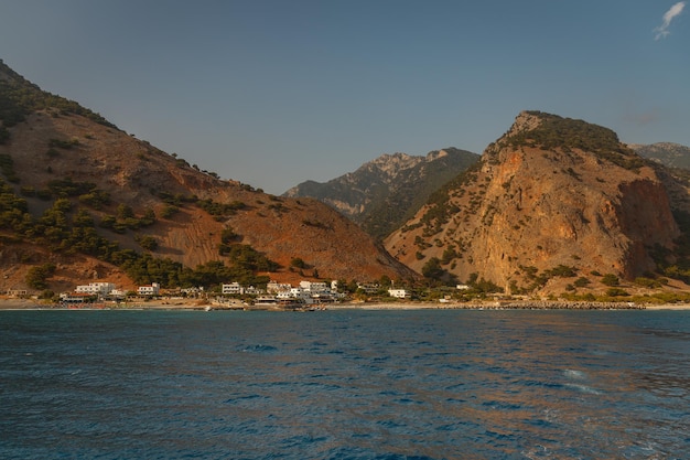 Nascer do sol nas montanhas na ilha de creta grécia