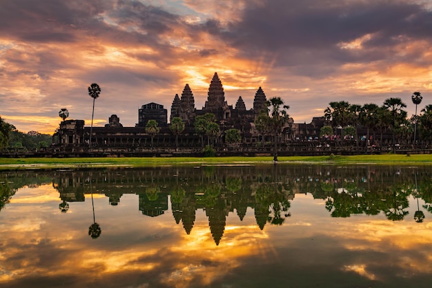 Nascer do sol no templo de Angkor Wat no Camboja UNESCO World Wonder