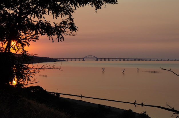 Nascer do sol sobre o mar ao amanhecer