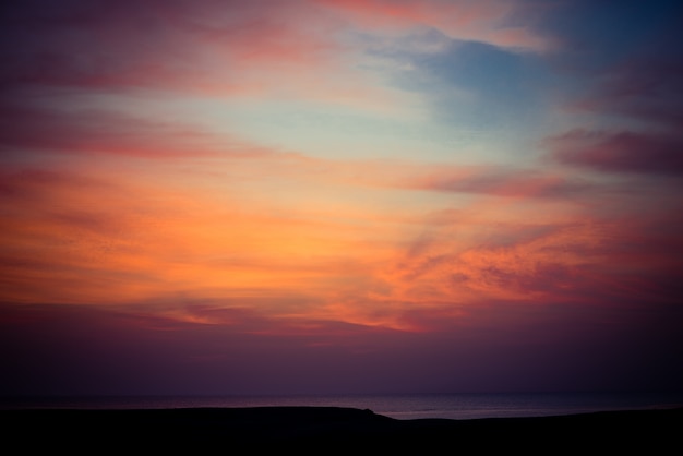 Nascer do sol sobre o mar vermelho