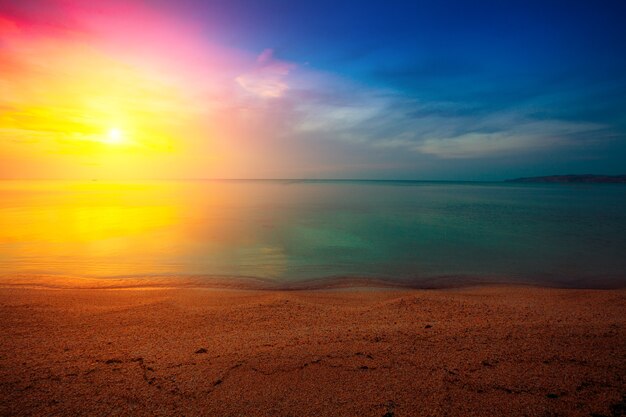 Foto nascer do sol sobre o mar