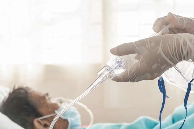 Foto nasenspray für patienten sowie atem- und lungenprobleme