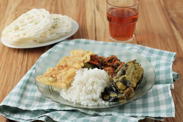 Nasi Warteg Warung Tegal Menú