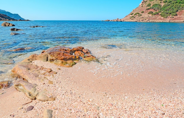 Nasse Felsen in Porticciolo-Ufer Sardinien