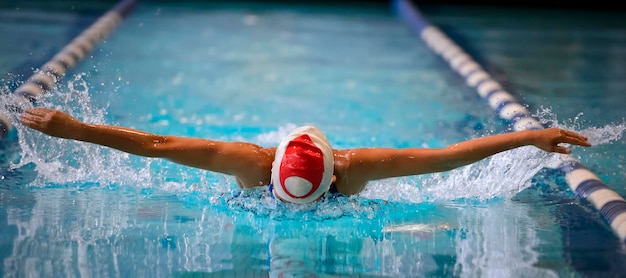 Natação livre na piscina.