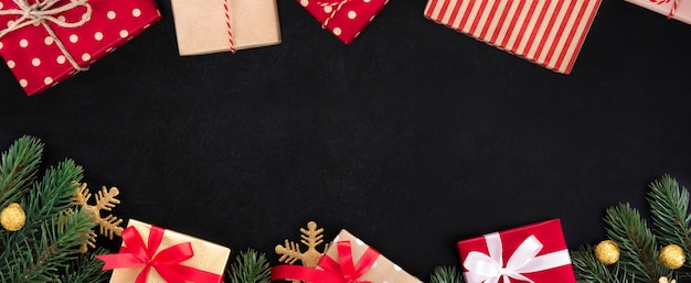 Natal e ano novo feriado banner fundo vista superior fronteira design no quadro-negro