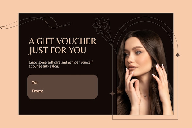 Natal e Ano Novo fundo voucher de presente com bela jovem