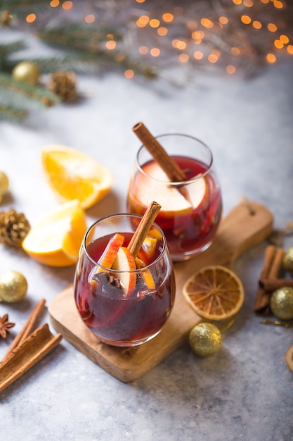 Natal mulled vinho delicioso feriado como festas com especiarias de anis estrelado de canela laranja.