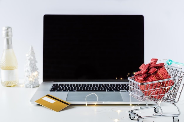 Natal ou ano novo conceito de compras online