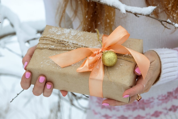 Natal - presente nas mãos das meninas