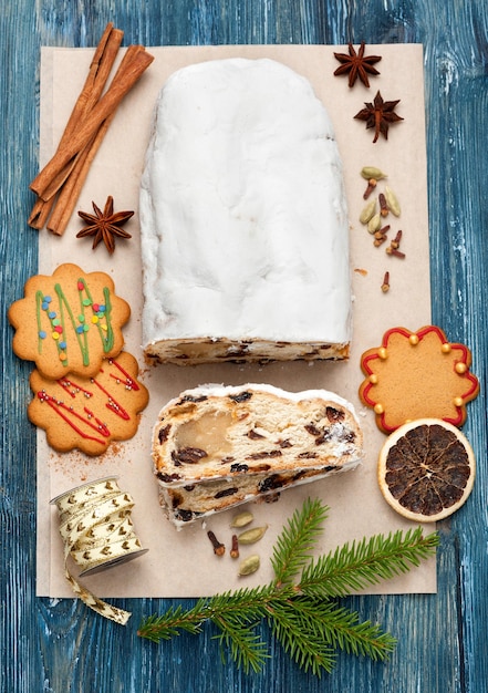 Natal stollen especiarias e biscoitos verticais