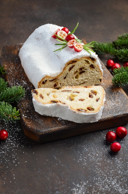 Natal stollen. sobremesa festiva alemão, europeia tradicional.