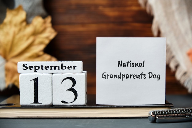 Nationaler Großelterntag mit Herbstdekorationen