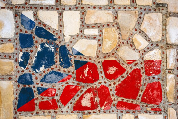 Nationalflagge der Tschechischen auf Steinmauer Hintergrund Fahnenbanner auf Stein Textur Hintergrund